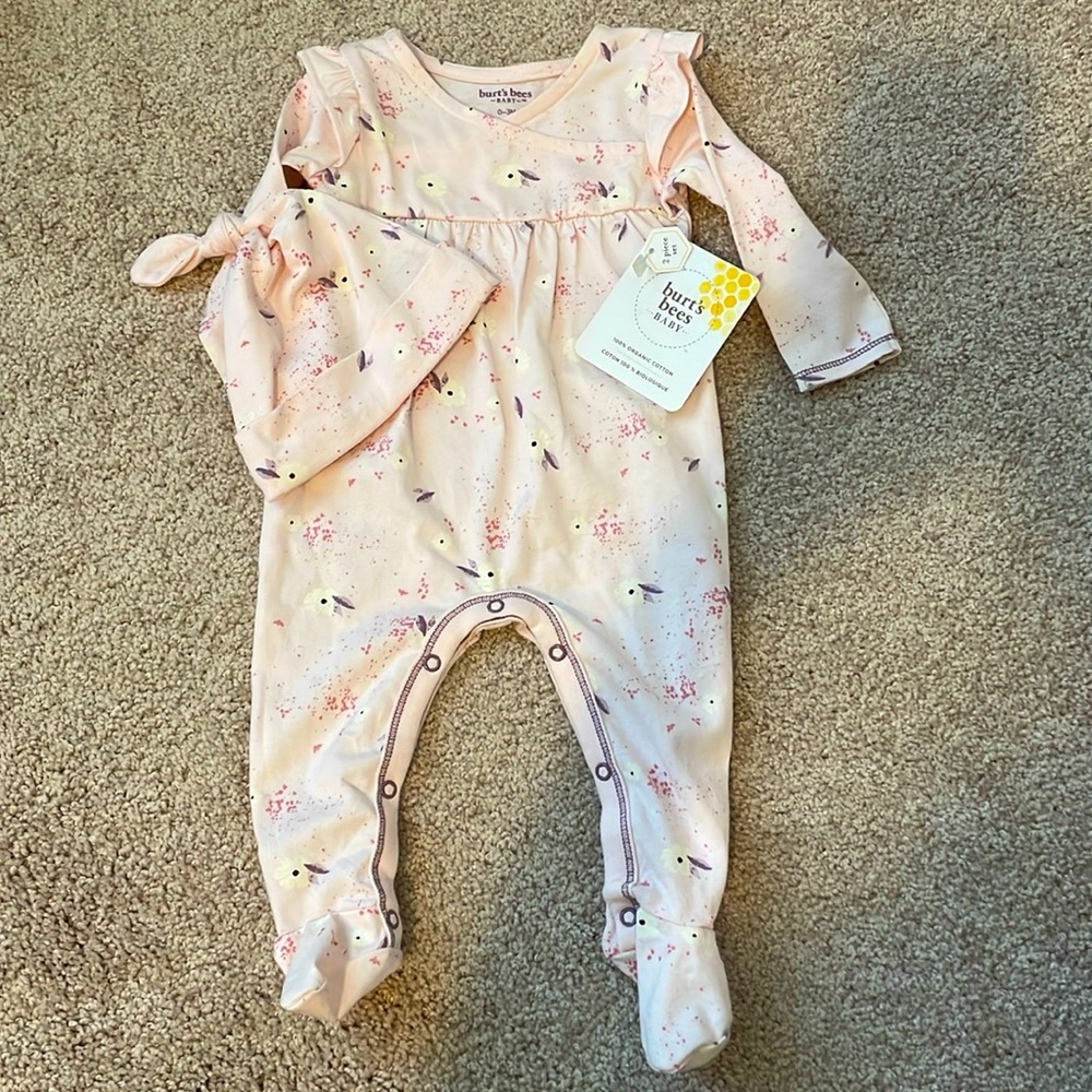 Burt’s Bees Baby NWT Pink Onesie with Matching Hat 3 mo